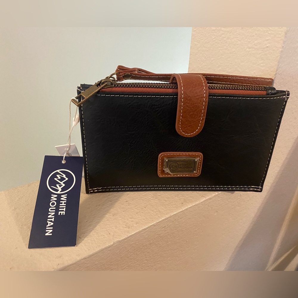 White Mountain Black Wallet/Wristlet with Brown Trim. Bifold. NWT.